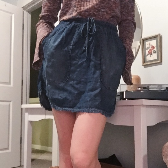 Cloth and stone skirt - Picture 4 of 4